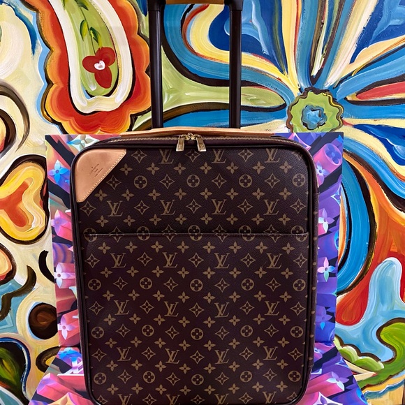 😍❤️😘Authentic Luxury Signature Bags & Wallets - Picture 2 of 16